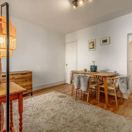 City Center Home With Patio, Workspace And Parking 別荘 ブリストル
