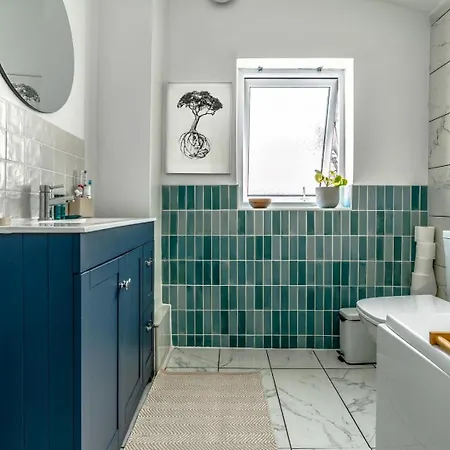 City Center Home With Patio, Workspace And Parking * בריסטול