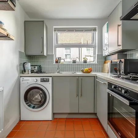 City Center Home With Patio, Workspace And Parking בריסטול